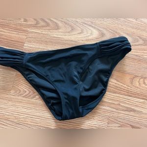Size M bikini bottoms